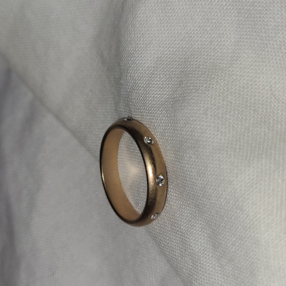 Small Gold toned and small diamond accented ring - Picture 1 of 9